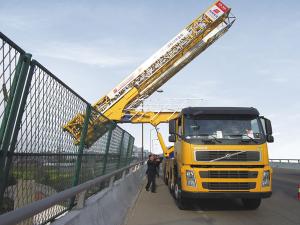  Camion d'inspection de ponts (type plate-forme) 