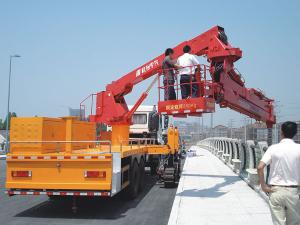  Camion-nacelle d'inspection sous les ponts 